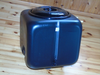 Бак для душа Альтернатива 100 л с пластиковым шаровым краном, уровнем воды Бак для душа Альтернатива 100 л с пластиковым шаровым краном, уровнем воды